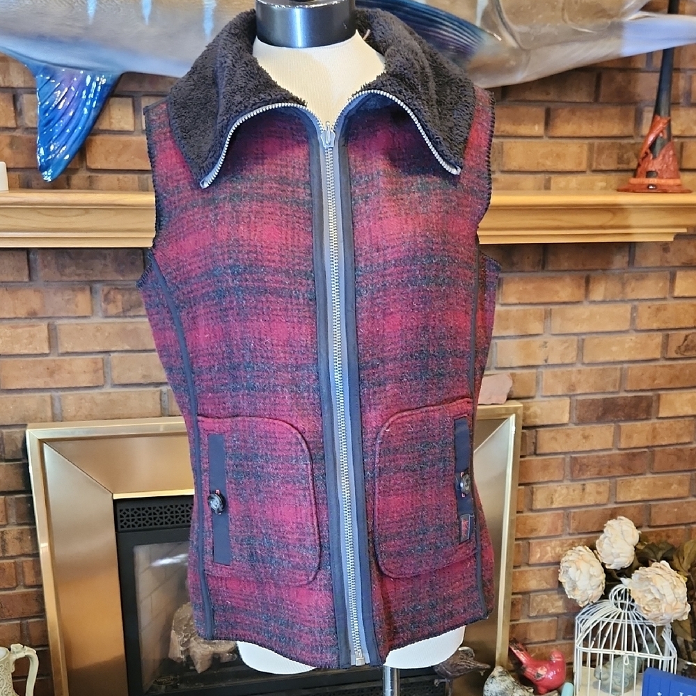 Woolrich Red Black Plaid Winter Vest 4 Pockets No Tag Ski Season Cabin Core